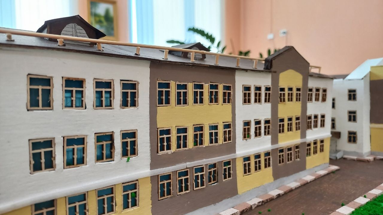 Девятиклассница из Костромы построила школу за четыре месяца