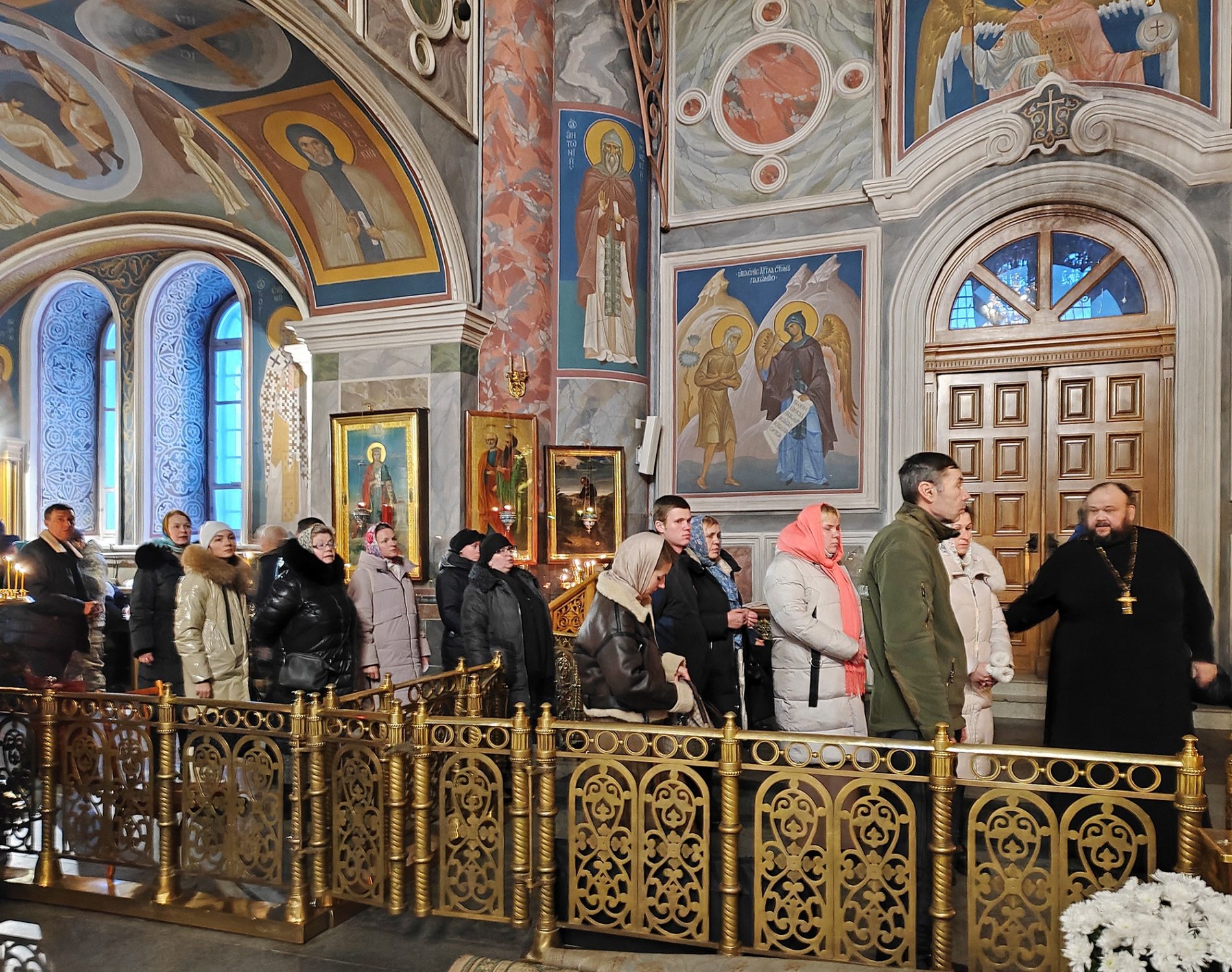 За погибших на СВО десантников костромички помолились в Дивеевском монастыре