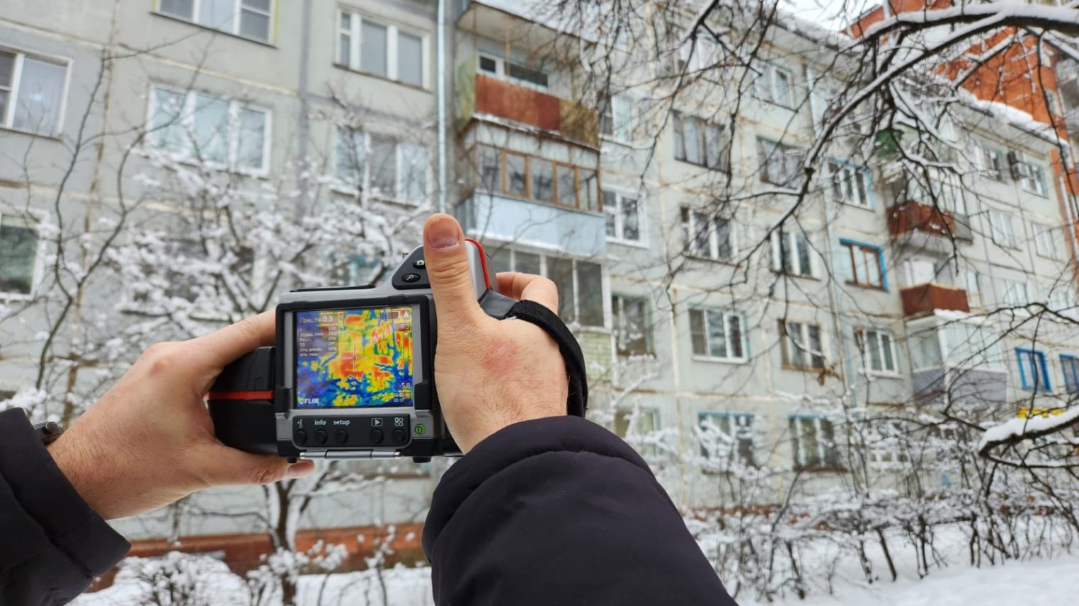 Деньги жильцов уходят на ветер: в Костроме «Новые люди» проверили качество  отопления и анонсировали программу обновления ЖКХ | K1NEWS Кострома