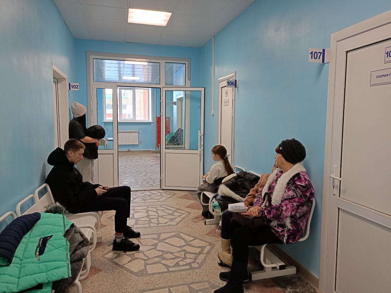 Брошенную ненадежными подрядчиками поликлинику под Костромой приводят в порядок