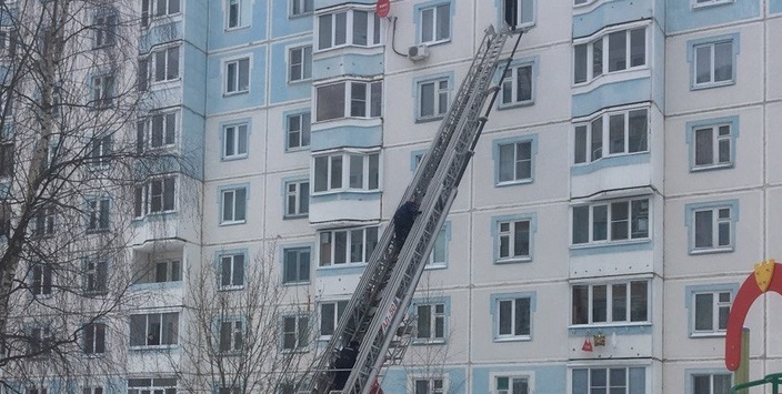 В Костроме маленькая девочка чудом не выпала из окна седьмого этажа