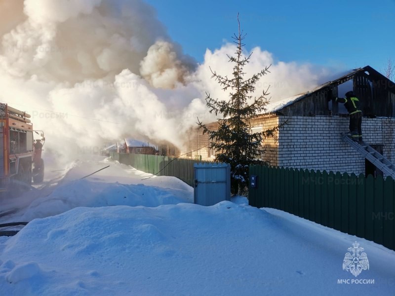 Трехквартирный дом сгорел под Костромой
