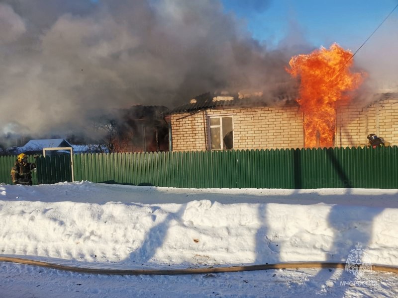 Трехквартирный дом сгорел под Костромой