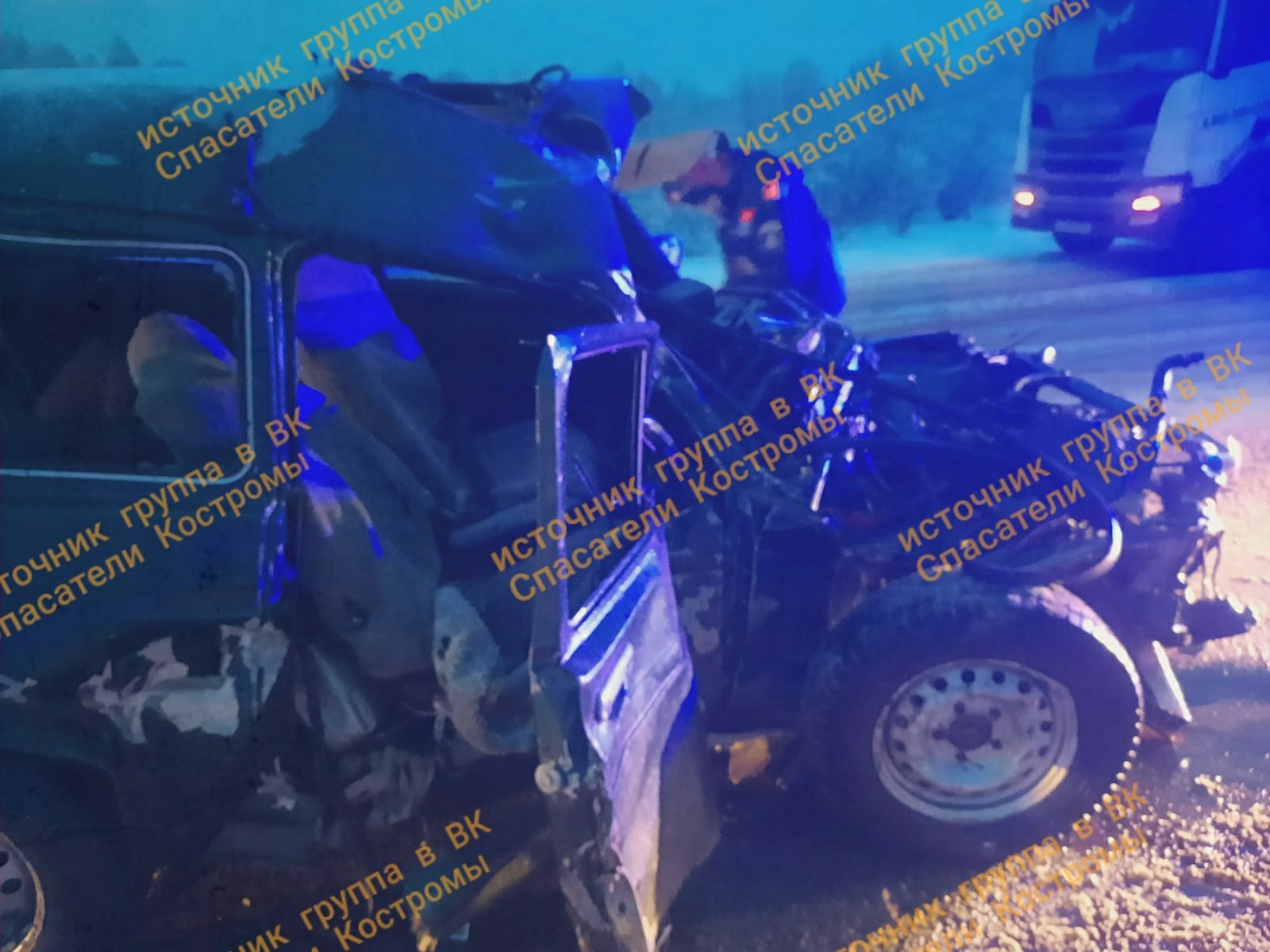 В жестком лобовом ДТП на костромской трассе разбился водитель «Нивы»