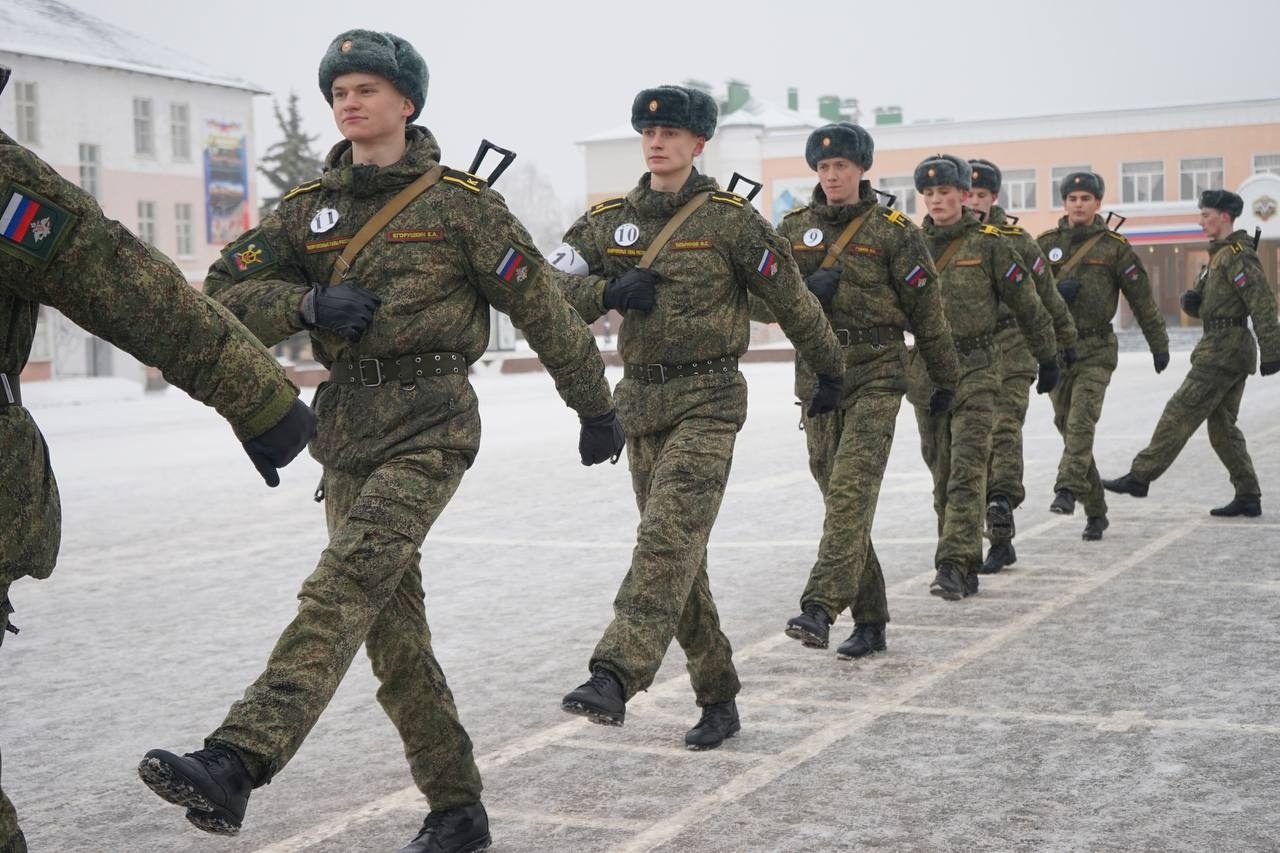 Костромские курсанты начали подготовку к Параду Победы в Москве