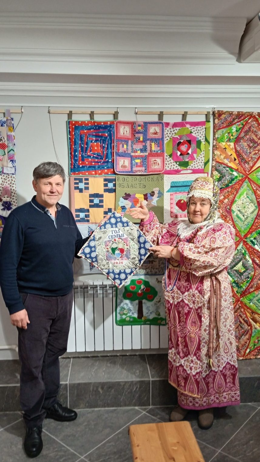 Юбилейное одеяло для Костромской области создают мастерицы со всего региона