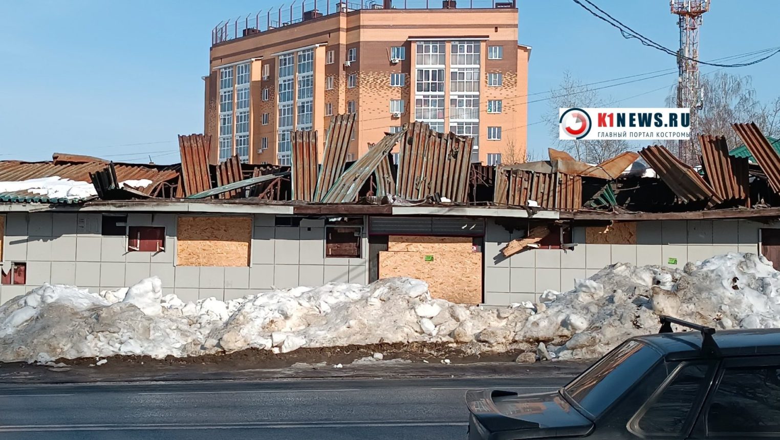 Сносят здание сгоревшего полтора года назад «Полигона» в Костроме