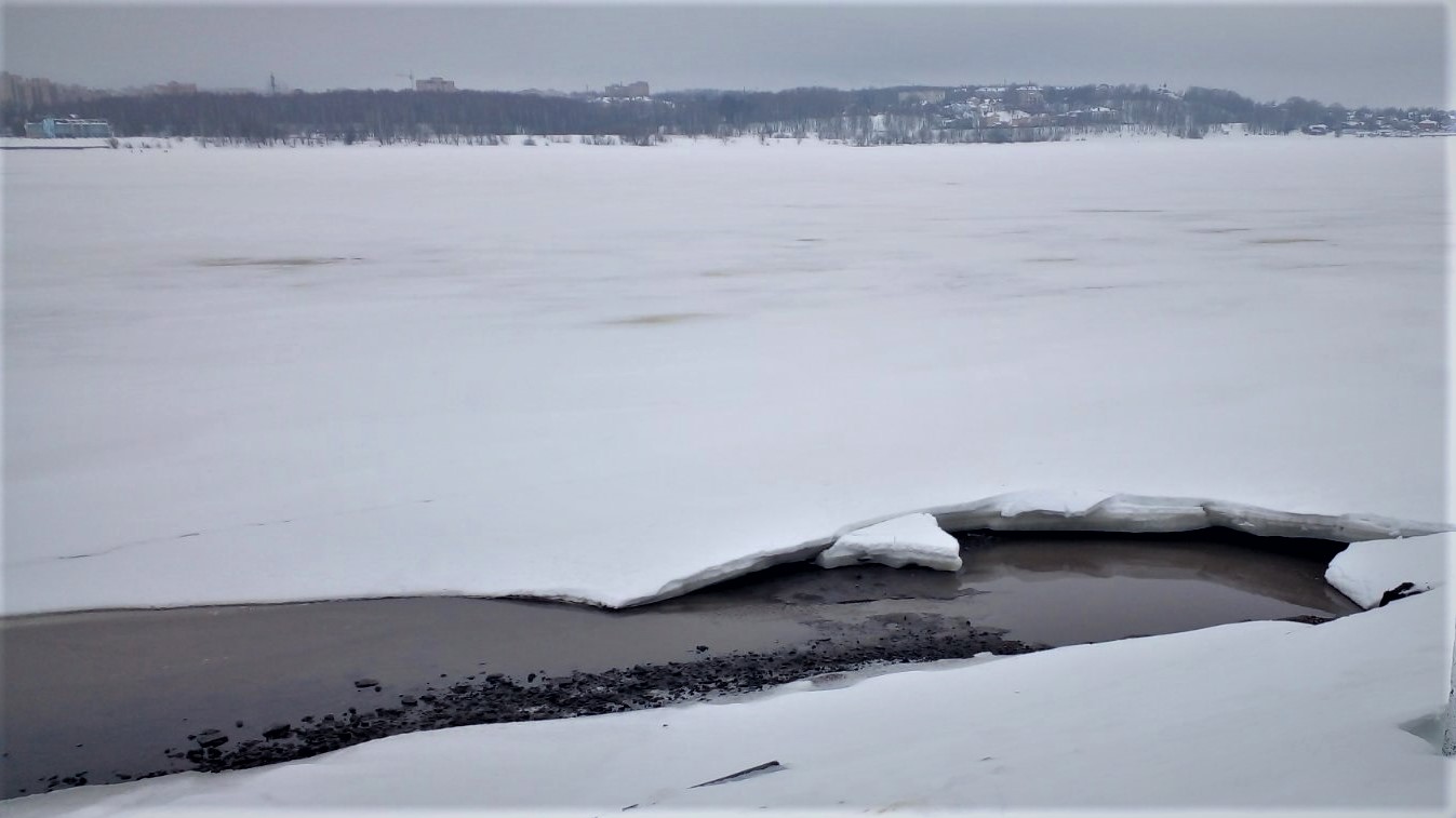 Весенний штраф: в Костроме полностью запретили выход на лед водоемов