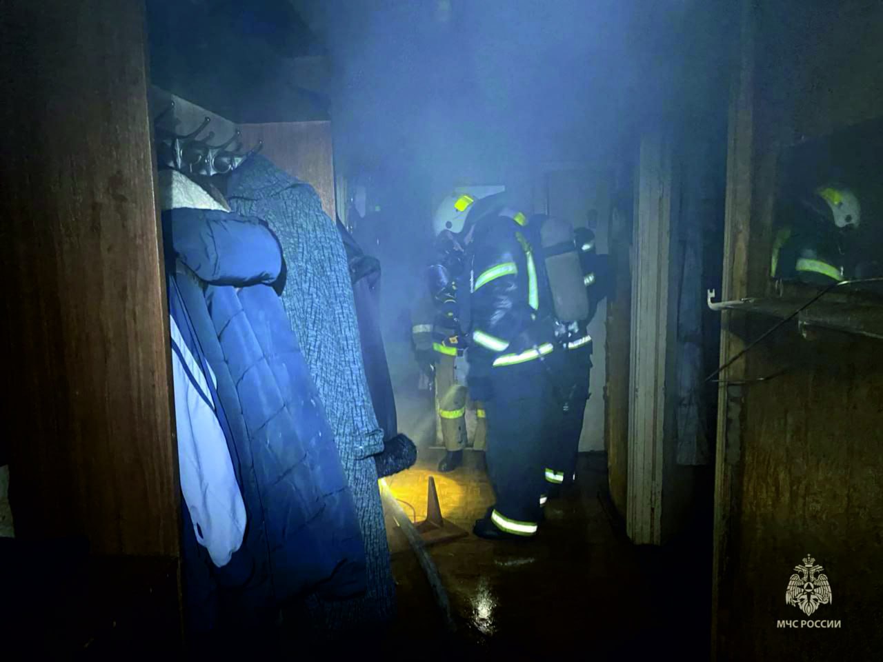 Житель костромского райцентра прятался от пожара в туалете