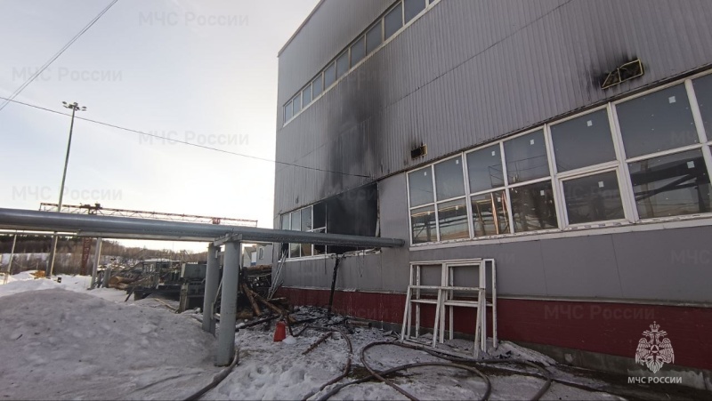 В Костроме потушили пожар на заводе цементно-стружечных плит