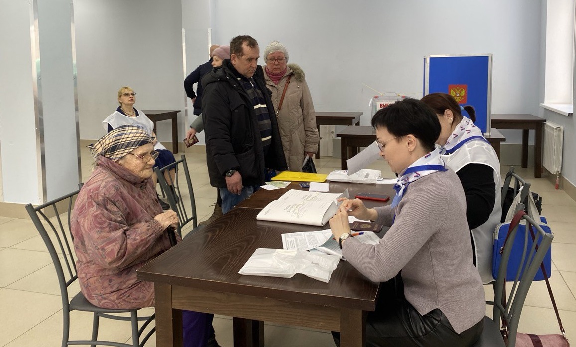 Вынужденные переселенцы с Донбасса проголосовали на выборах Президента России