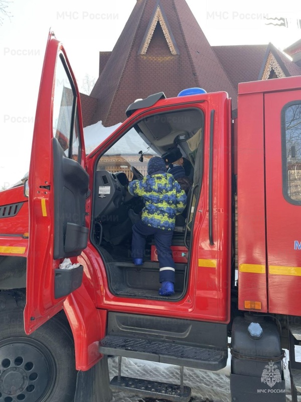 Масленицу в Костроме сжигали по всем правилам пожарной безопасности
