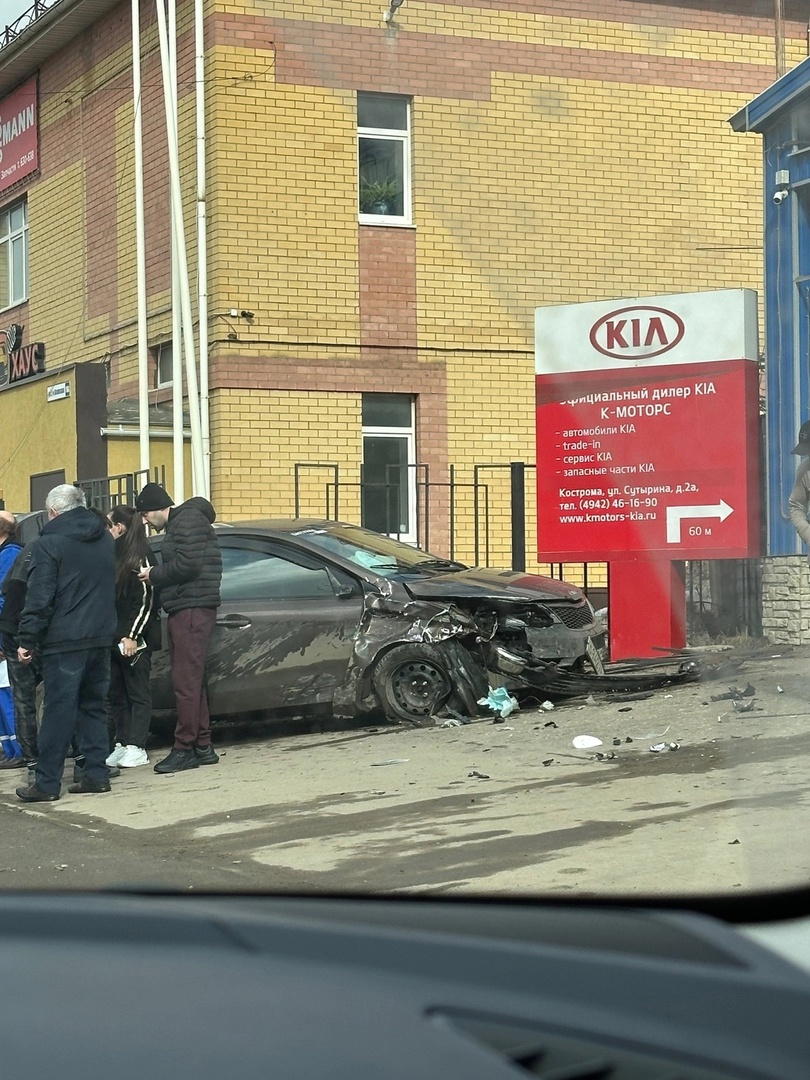 В Костроме случилось ДТП с тремя машинами