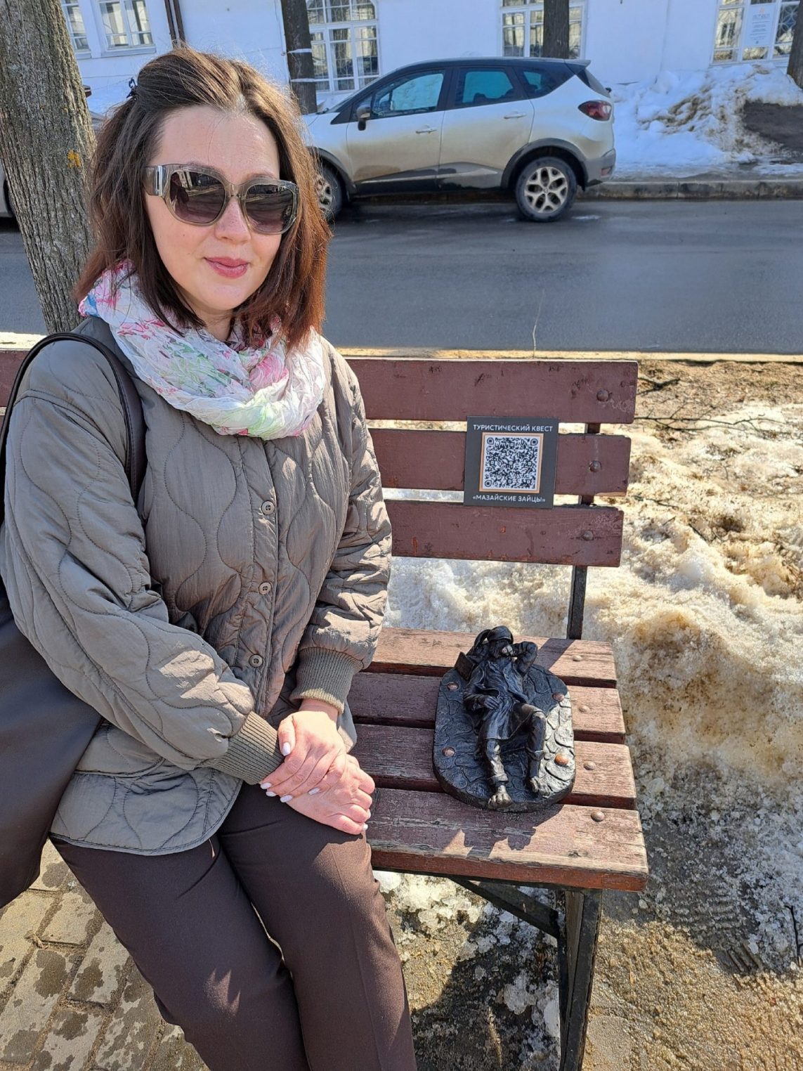 Горожане семьями ходят по Костроме в поисках Мазайских зайцев