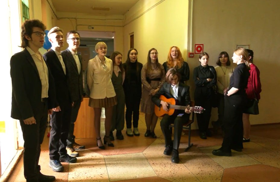 На избирательном участке студенты КГУ спели песню «Катюша»