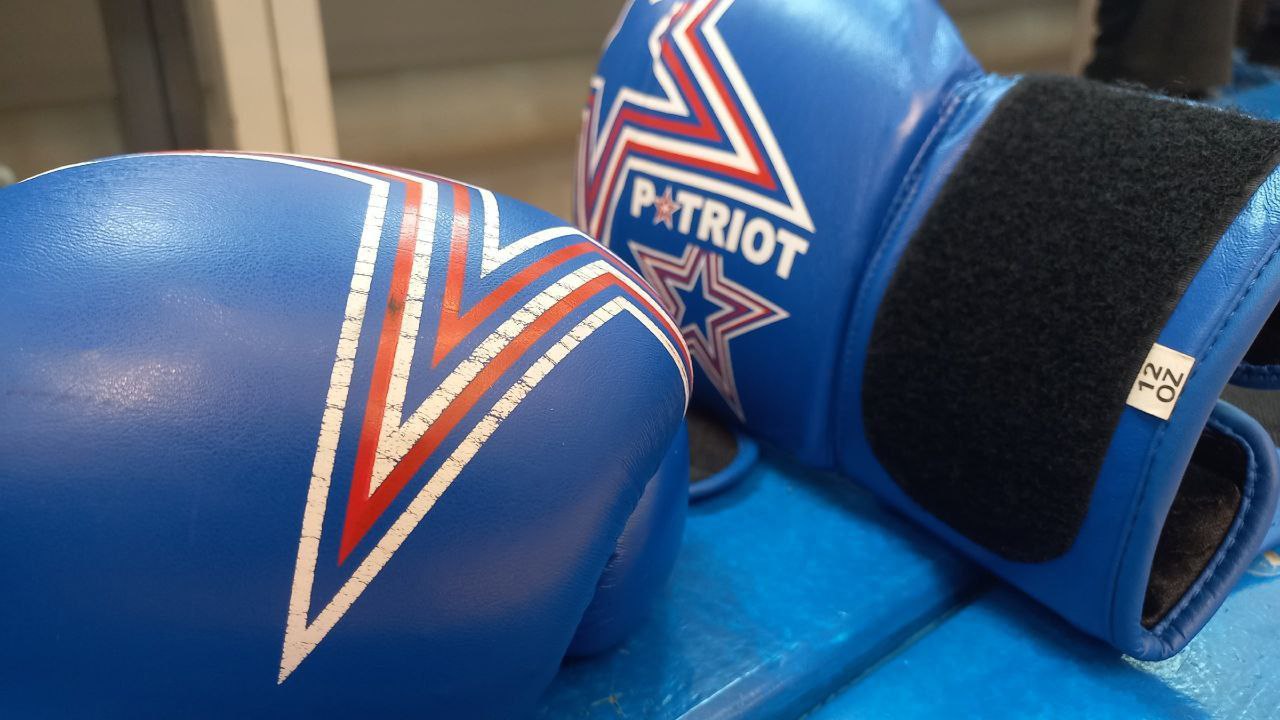 Боксеры на соревнованиях в Костроме бьются за путевку на Первенство России
