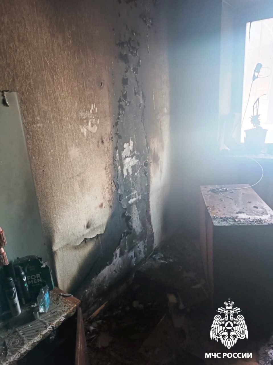 Безнадзорный телевизор спалил комнату костромича