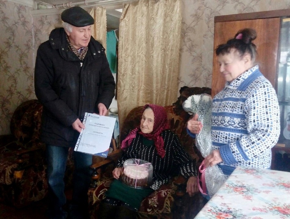 «Ростелеком» подарил компьютер 100-летнему пользователю интернета из Костромской области