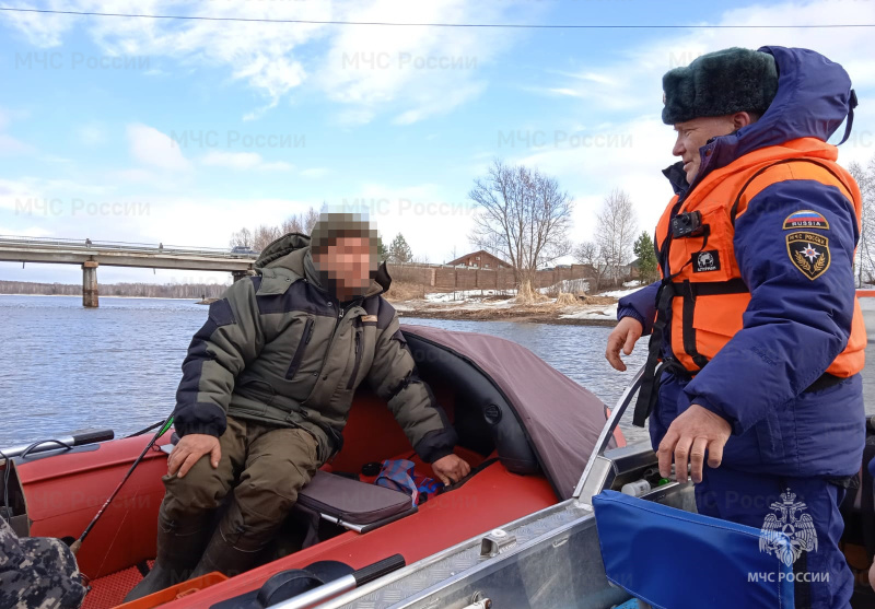 Костромские рыбаки на лодках самовольно открыли навигацию