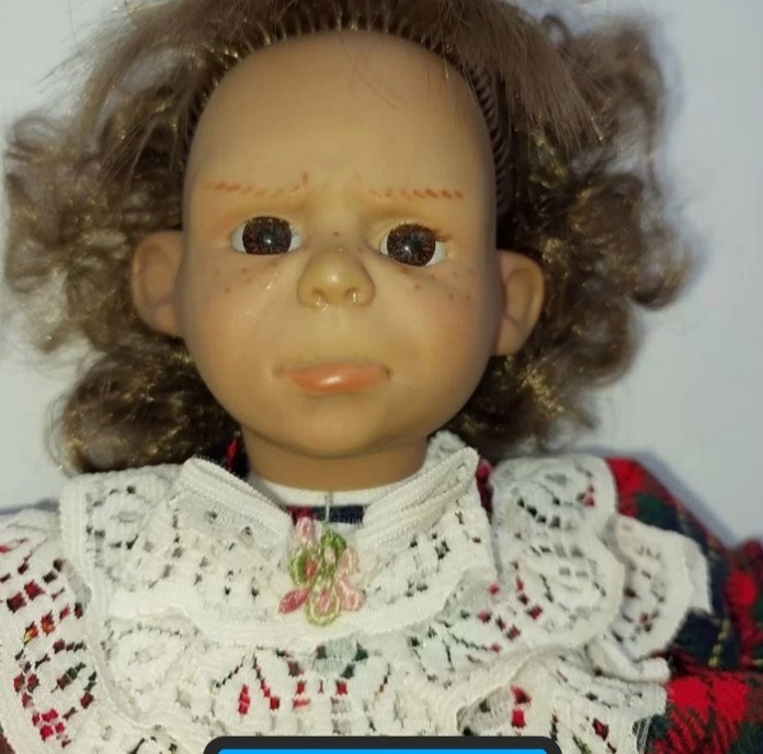 Костромичка хочет избавиться от куклы со слишком живым лицом