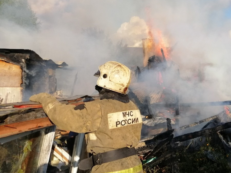 Частная баня сгорела на даче в Костроме