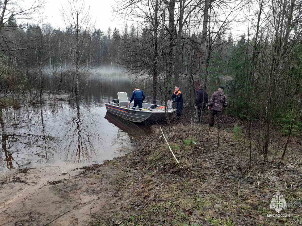 В Костромской области утонул выпавший из лодки рыбак
