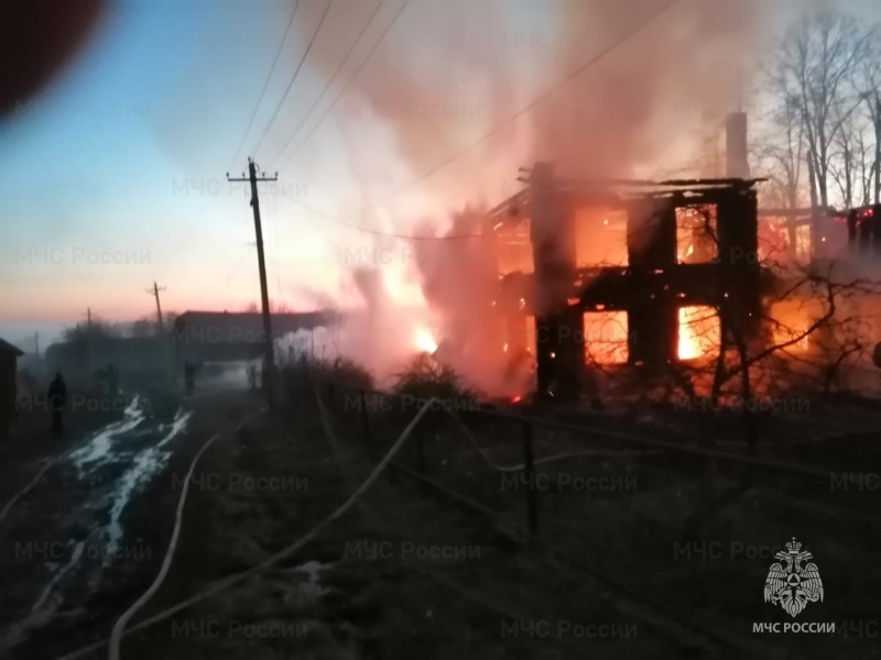 Жилой дом сгорел дотла ночью в Костромской области
