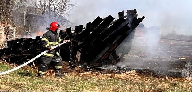 Дом и баня сгорели дотла в Костромской области