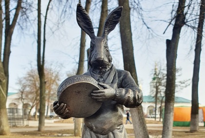 Заяц-сыровар угощает горожан «Костромским» продуктом