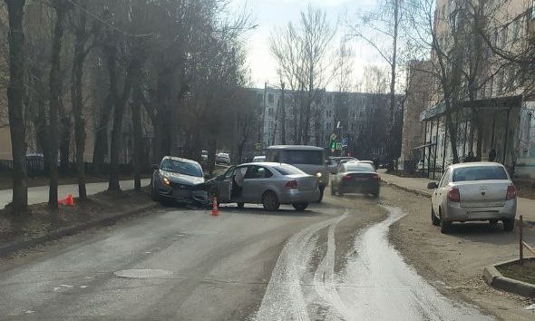 В Костроме водитель сбила детей, гонявших на электросамокате