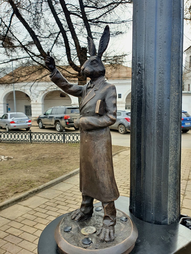 Следить за порядком в Костроме приставили зайца-чиновника