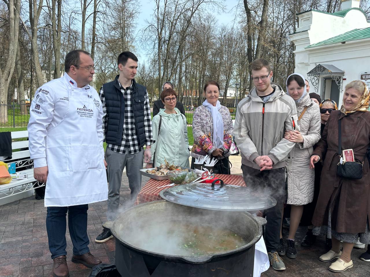Пасхальная ярмарка развернулась возле Костромского кремля