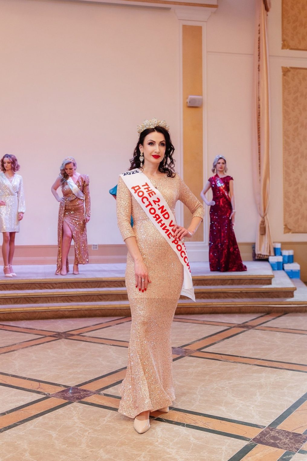 Медсестра из Костромы стала эталоном красоты на конкурсе "Золотая корона России-2024"