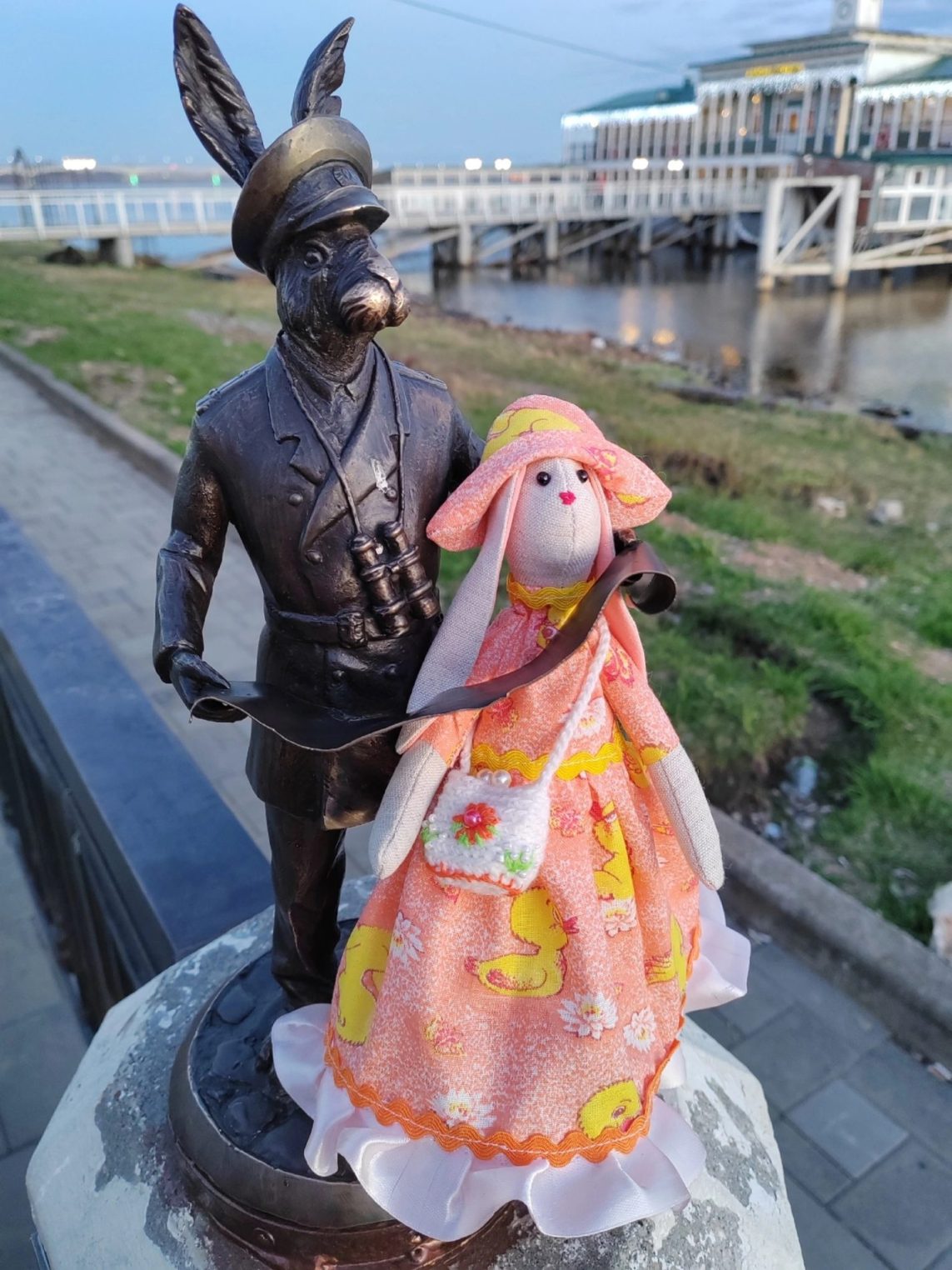 Костромской заяц-моряк обзавелся подружкой