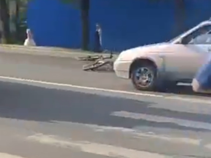 Велосипедиста сбил водитель на легковушке в Костроме
