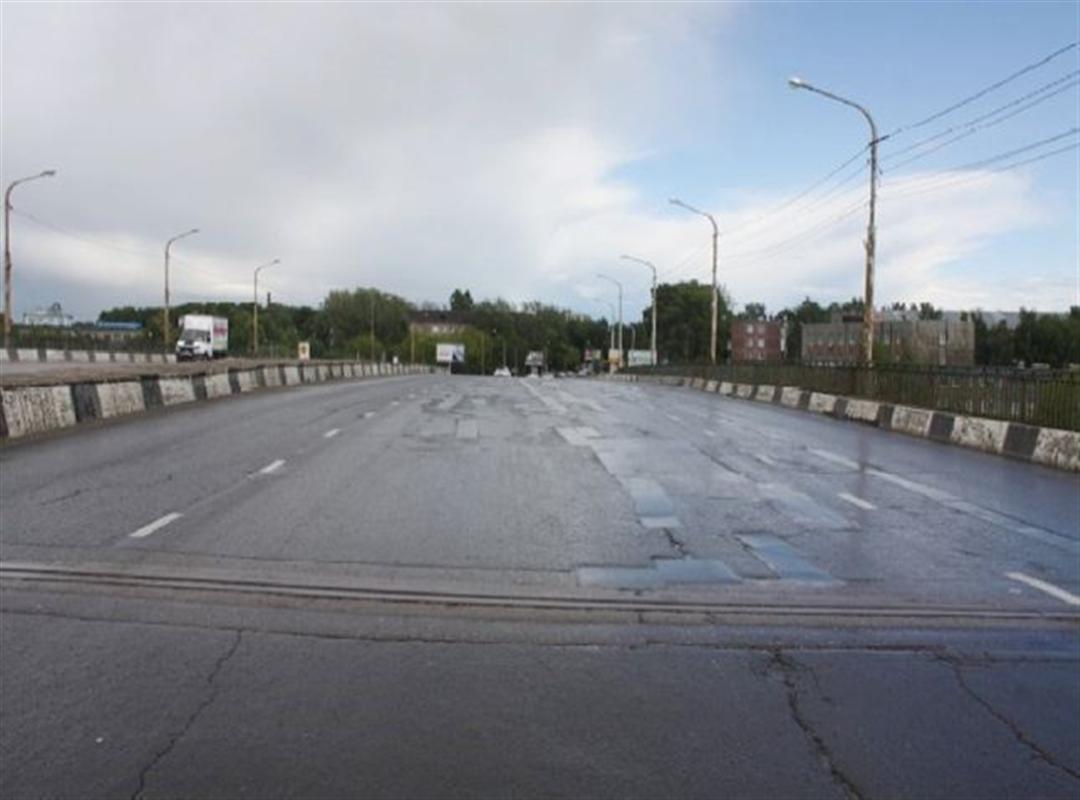 На важном мосту в Костроме ввели ограничения движения транспорта