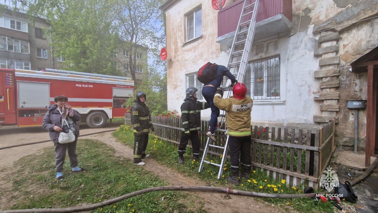 Кострома в огне: МЧС тушит очередной пожар в жилом доме | K1NEWS Кострома