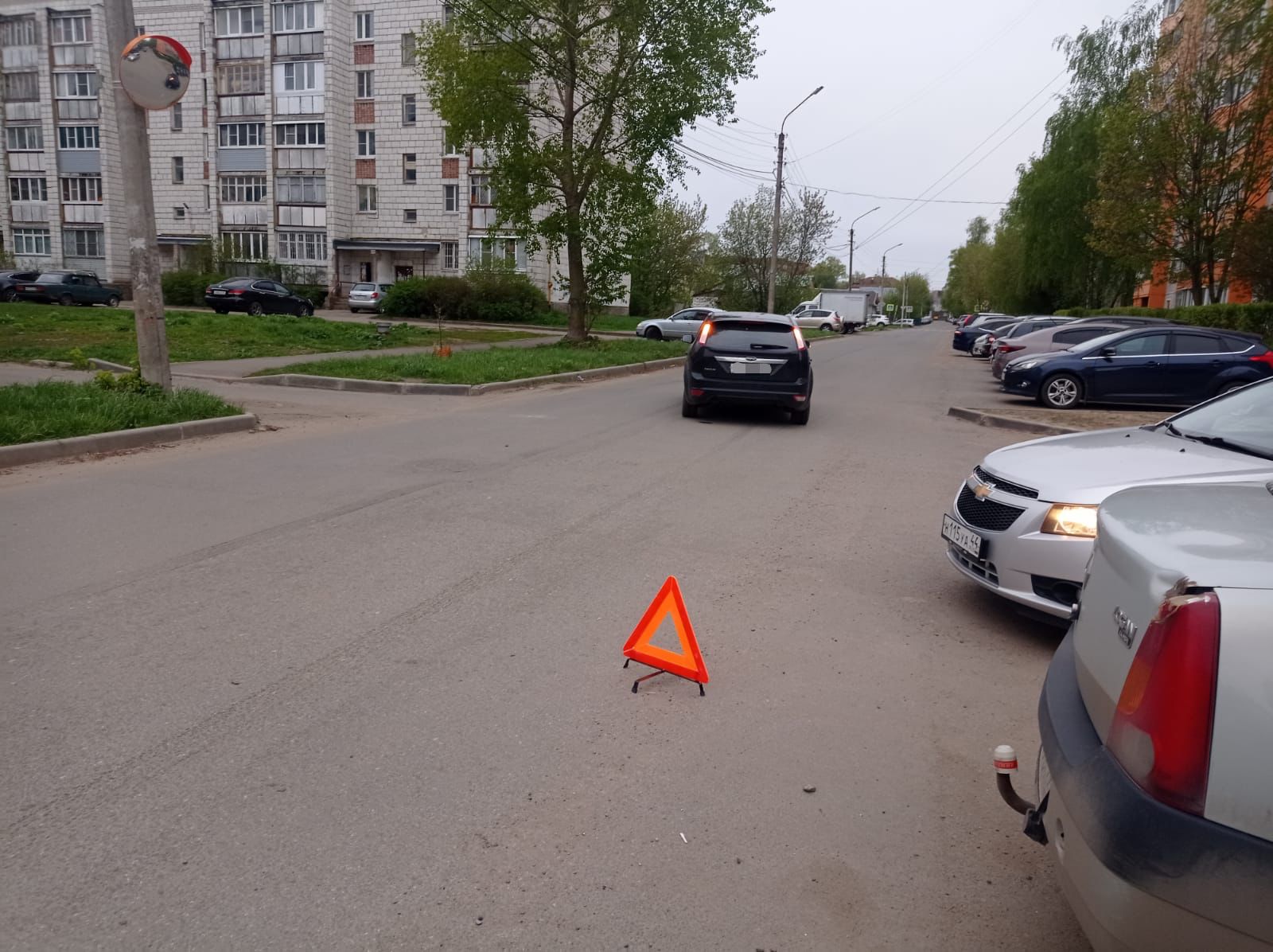 9-летнего мальчика сбила иномарка на улице Костромы