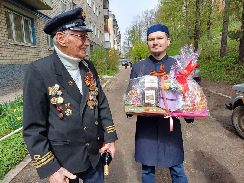 Активисты национальных диаспор Костромы поздравили ветеранов с Днем Победы