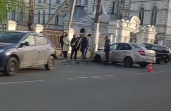 На Пятницкой в Костроме случилось ДТП с тремя машинами