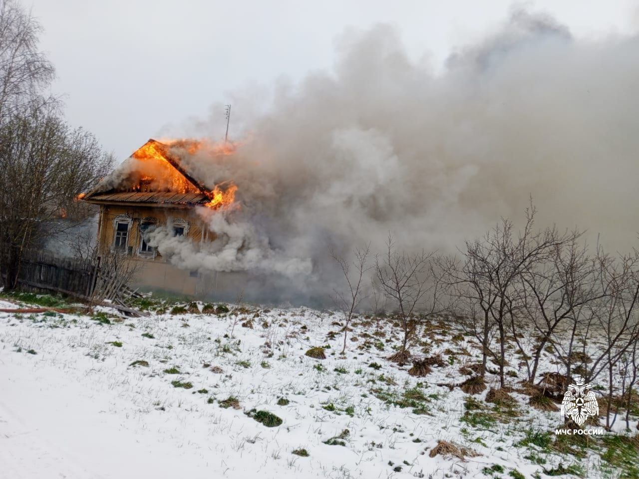 При пожаре в частном доме под Костромой погиб 51-летний мужчина