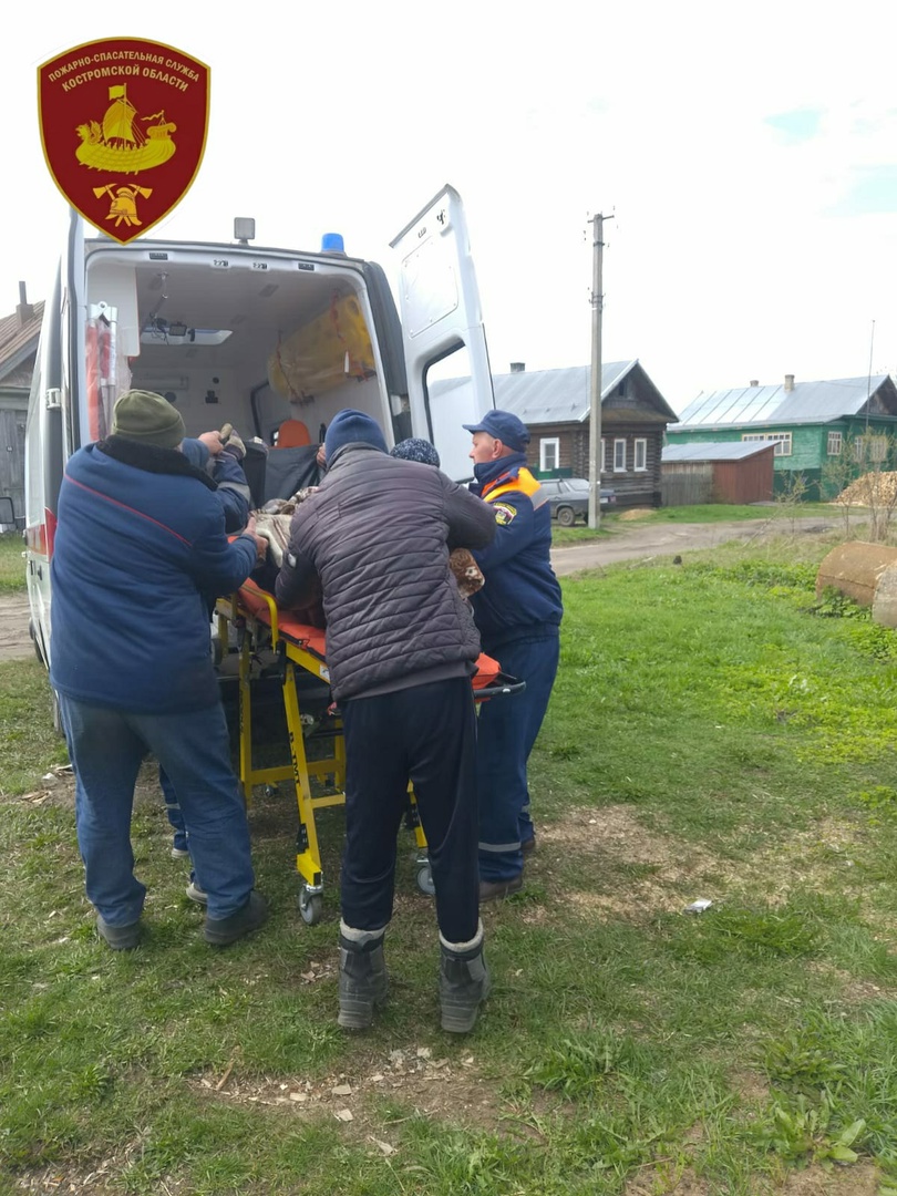 Спасатели выручили из беды заблокированную в квартире старушку