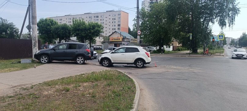 В ДТП на перекрестке Стопани и Заволжской в Костроме ранены трое