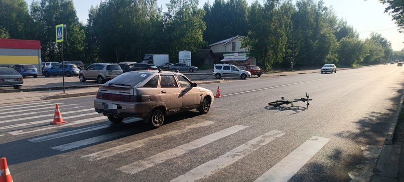В Костроме на Беговой машина сбила юного велосипедиста на пешеходном переходе