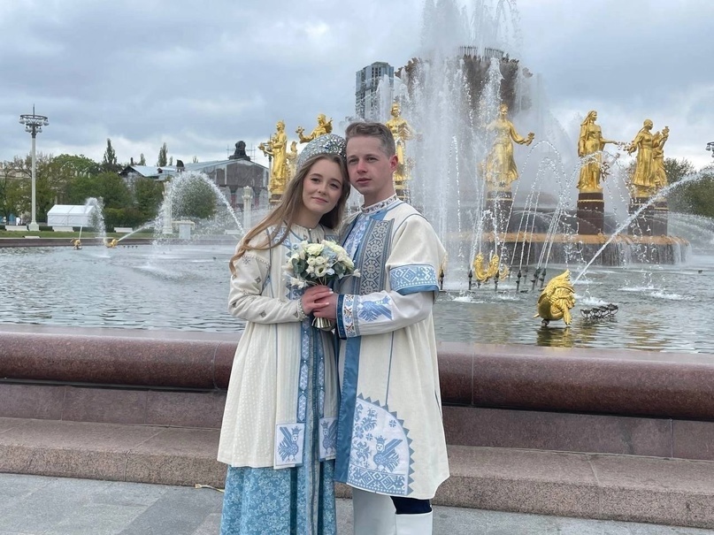 Влюбленных из Костромы поженили на выставке "Россия" в Москве