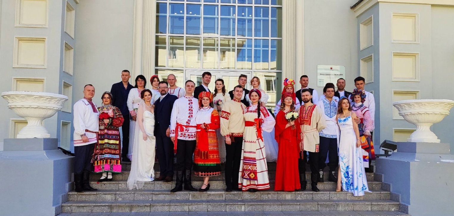Еще одна костромская пара поженилась на выставке Россия в Москве