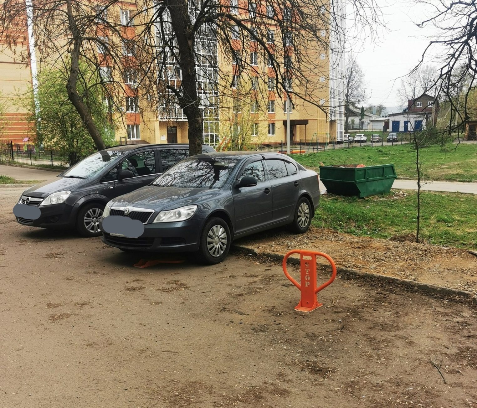 Конфликт из-за незаконной парковки во дворе Костромы разрешил «Народный  инспектор» | K1NEWS Кострома