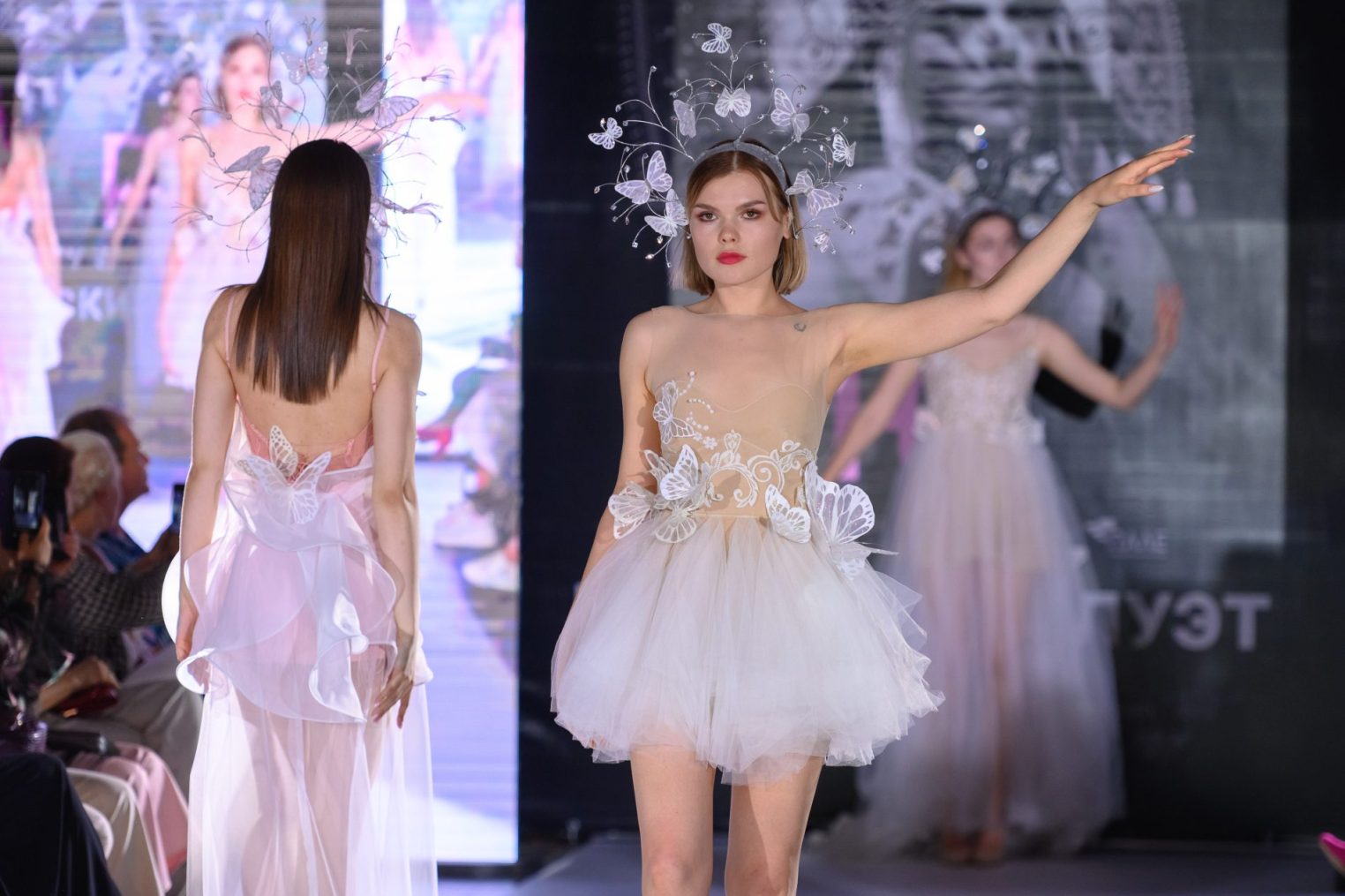 Костромичам показали яркий fashion* на полуфинале международного конкурса "Русский силуэт"