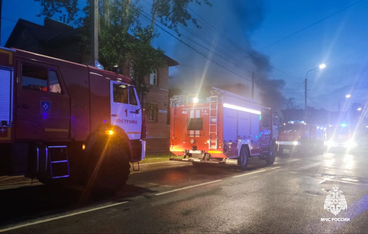 При пожаре в жилом доме в Костроме пострадали два человека