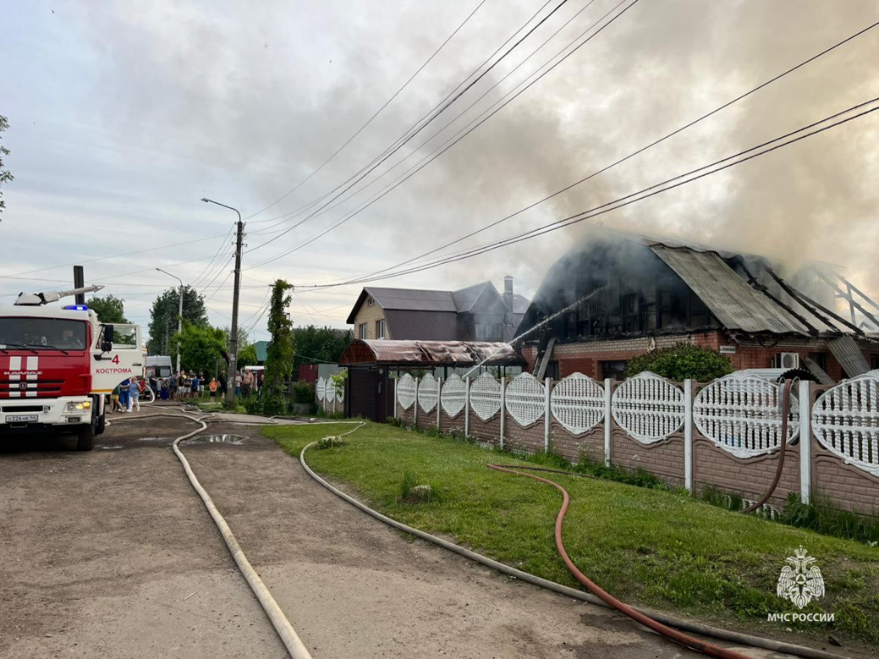 Частный дом горел в Костроме на Буйской. Видео